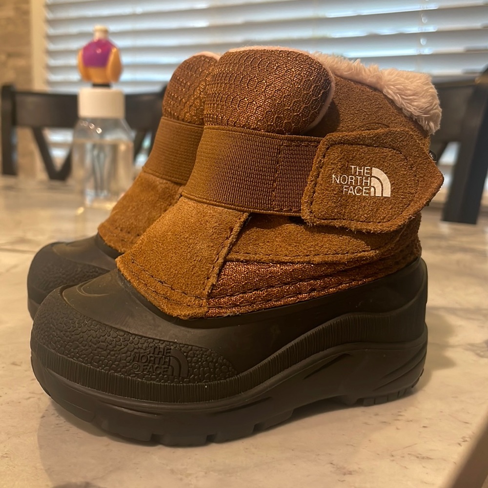 Toddler North Face snow boots
